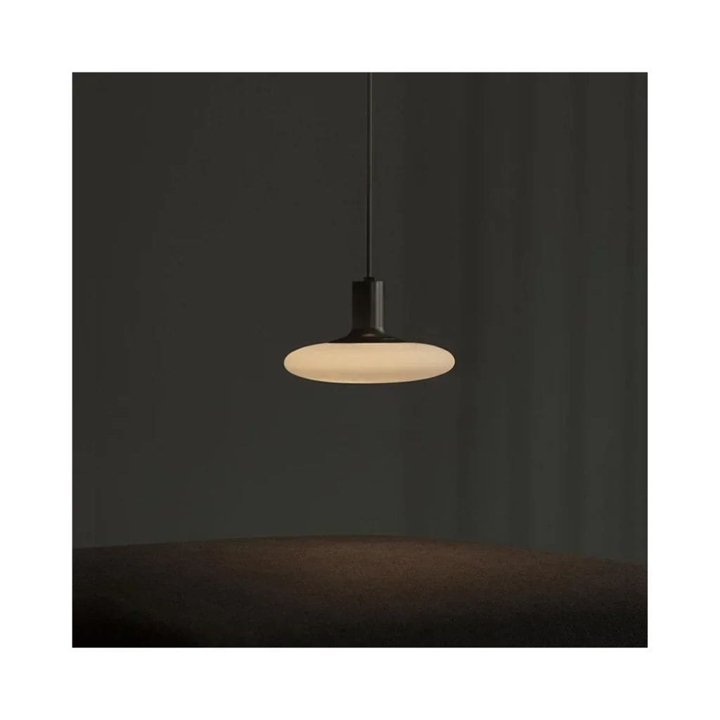 Suspensión minimalista elegante y atemporal