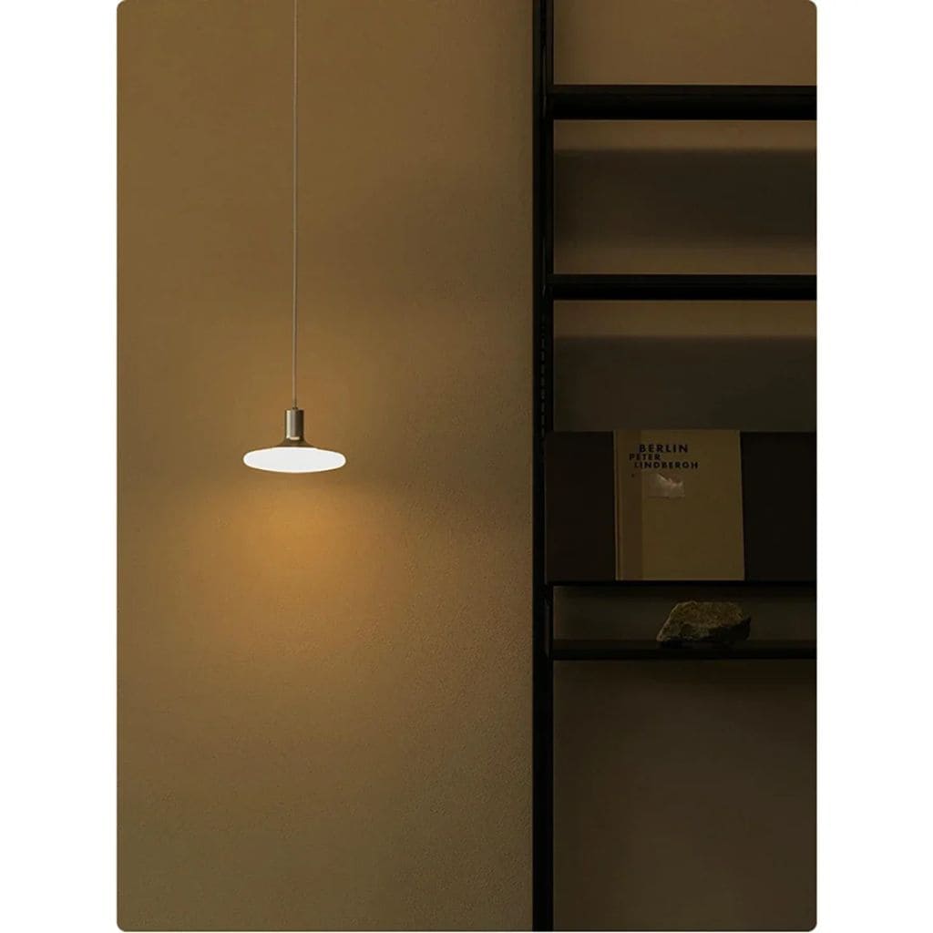 Suspensión minimalista elegante y atemporal