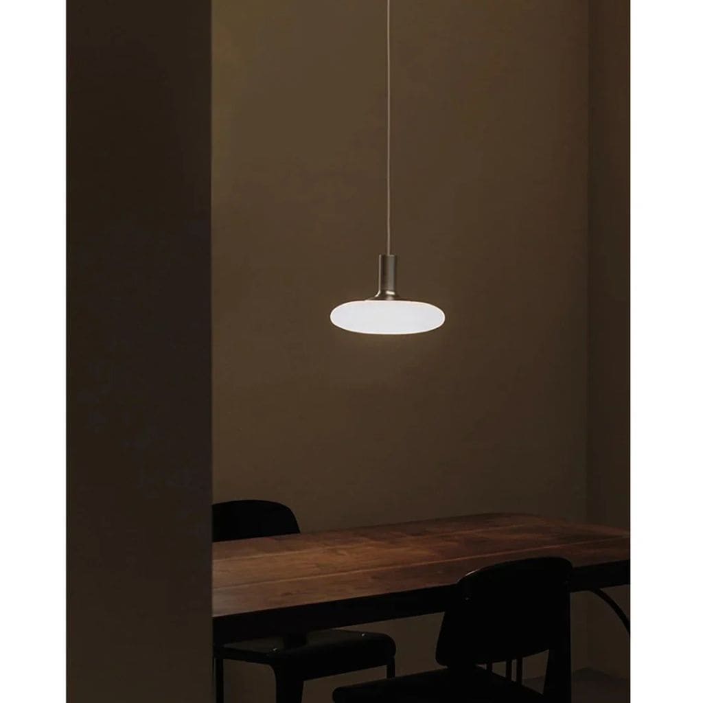 Suspensión minimalista elegante y atemporal